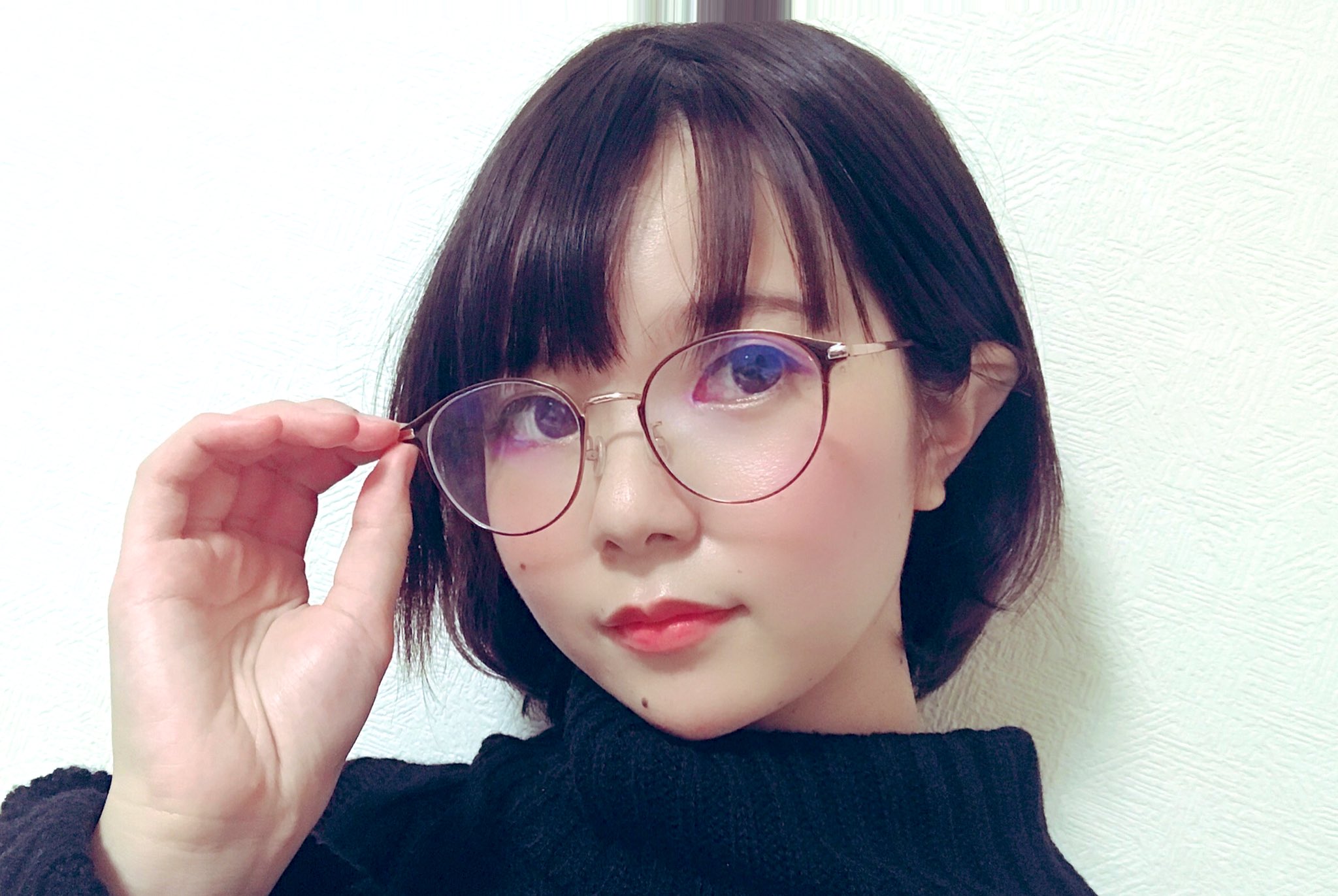 初愛ねんね AVレビュー&プロフィール 敏感メガネ巨乳女子